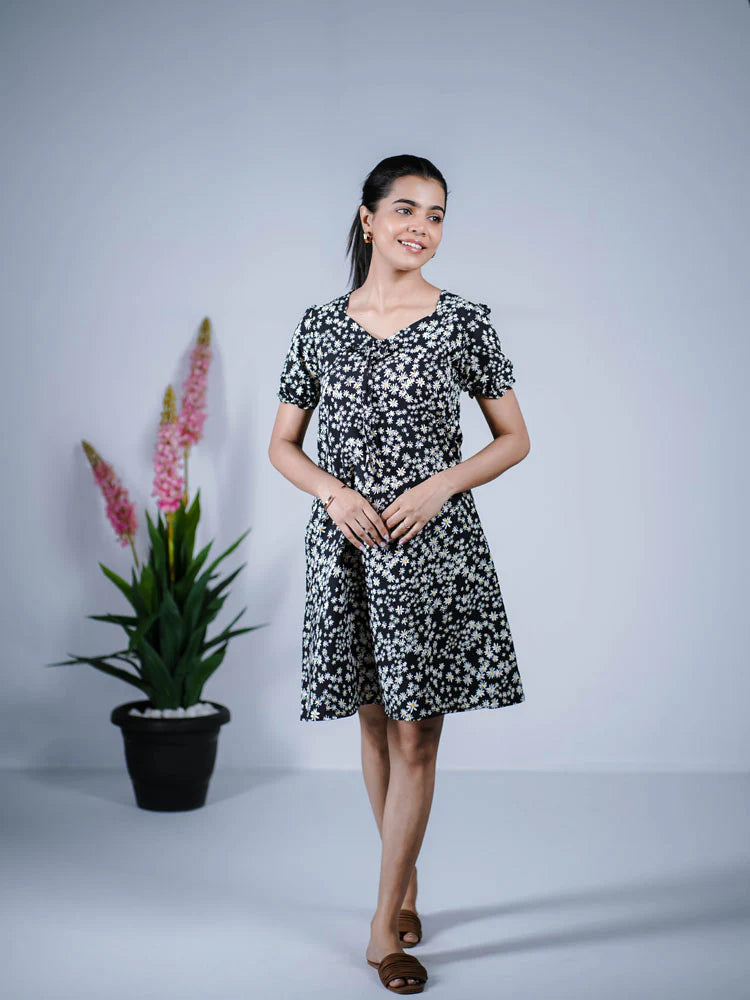 Eilaa - Black with White Daisy Breeze Buttoned  Dress PSD202S-MD599